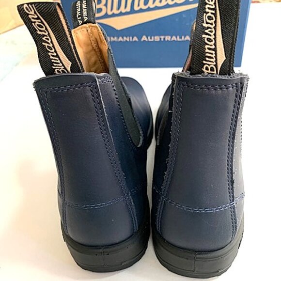 Blundstone 2246 Chelsea Boots - Leather, Men US Size 10.5 **Navy Color